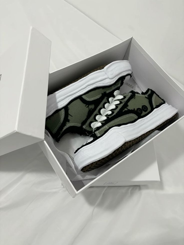 EARTHLINE SNEAKER